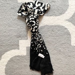 Calvin Klein Leopard Scarf